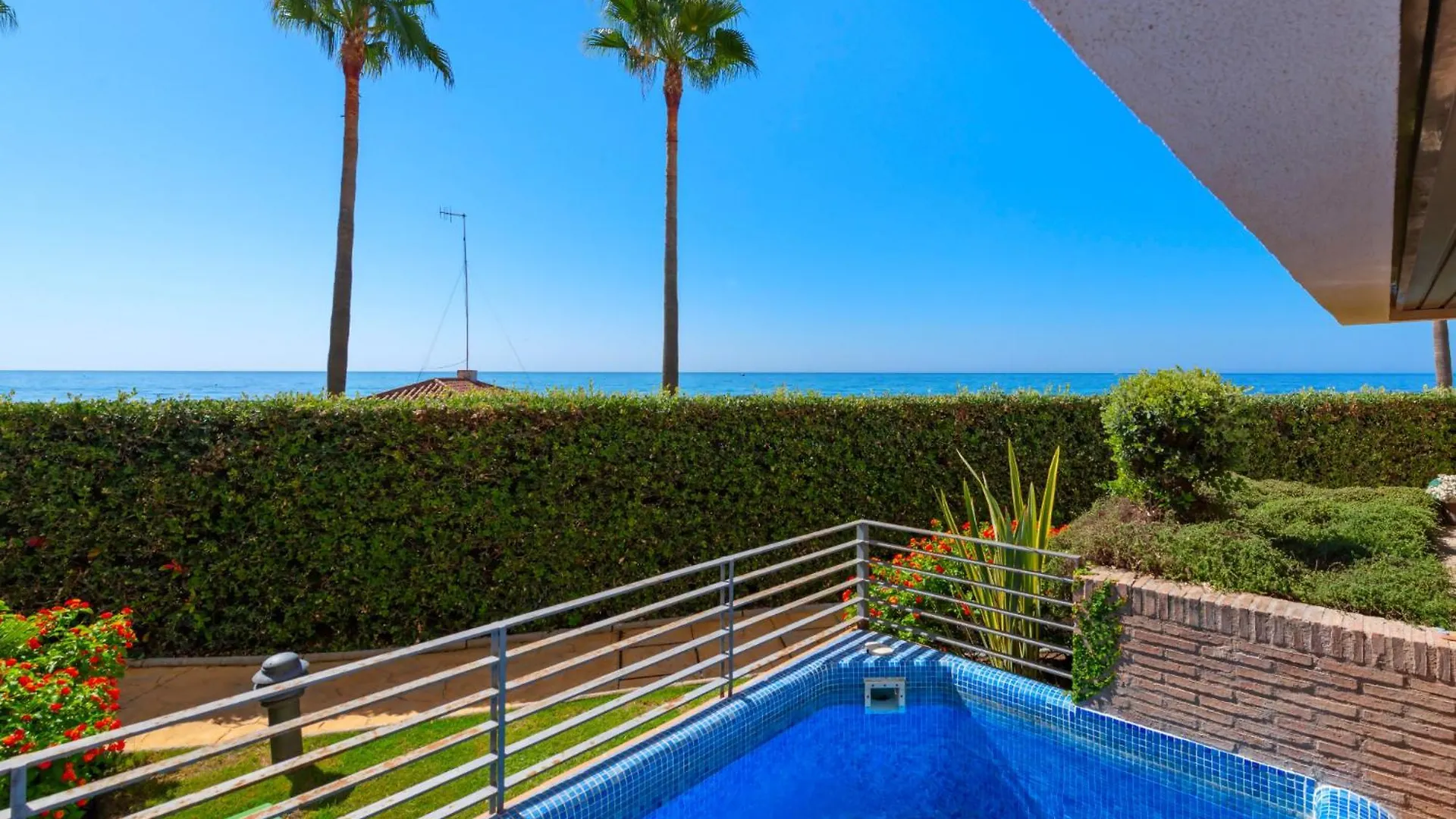 Luxury 3 Bedrooms Private Heated Pool Ehhouse Estepona 0*,  Spagna